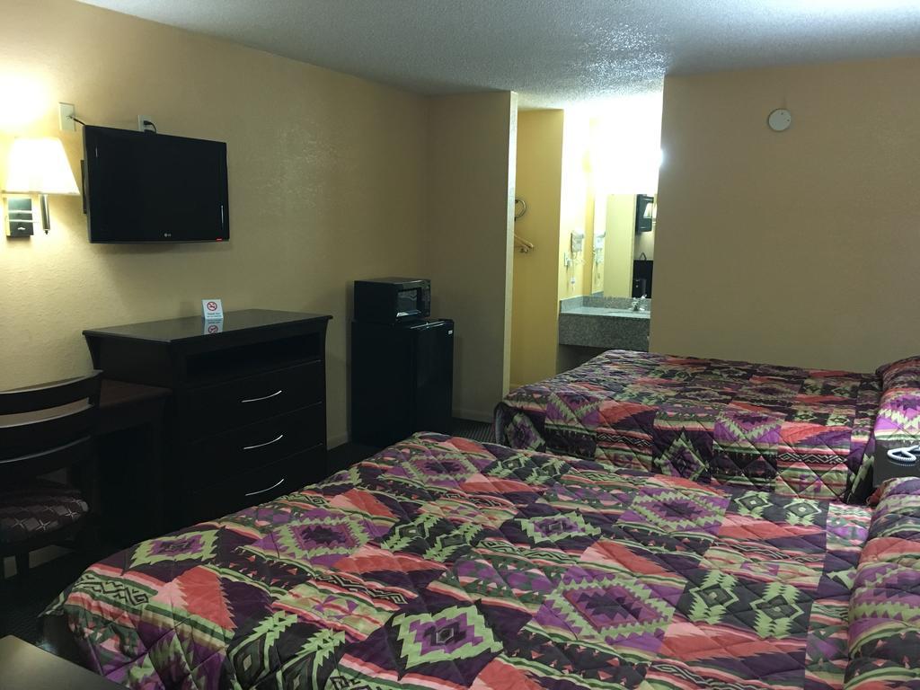 Redwood Inn - White Hall Екстериор снимка
