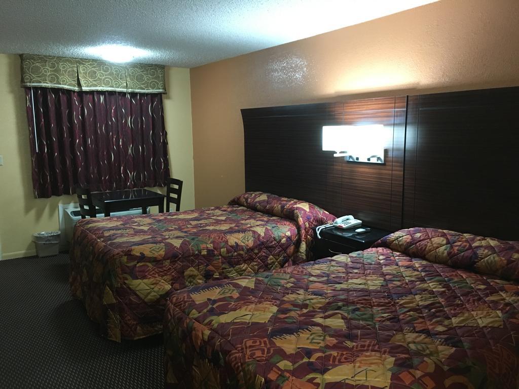 Redwood Inn - White Hall Екстериор снимка