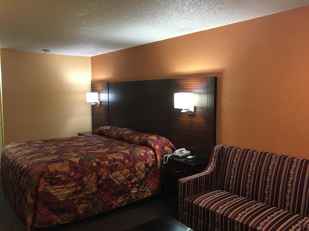 Redwood Inn - White Hall Екстериор снимка