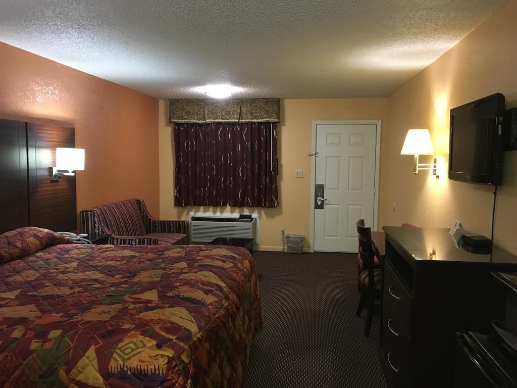 Redwood Inn - White Hall Екстериор снимка