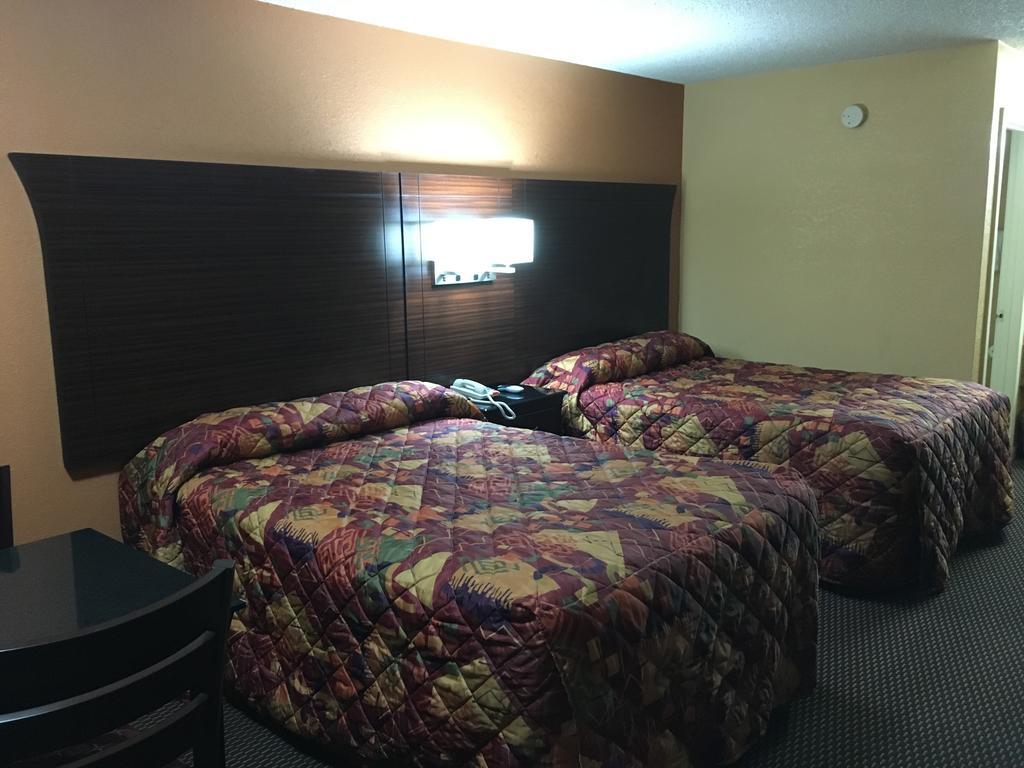 Redwood Inn - White Hall Екстериор снимка