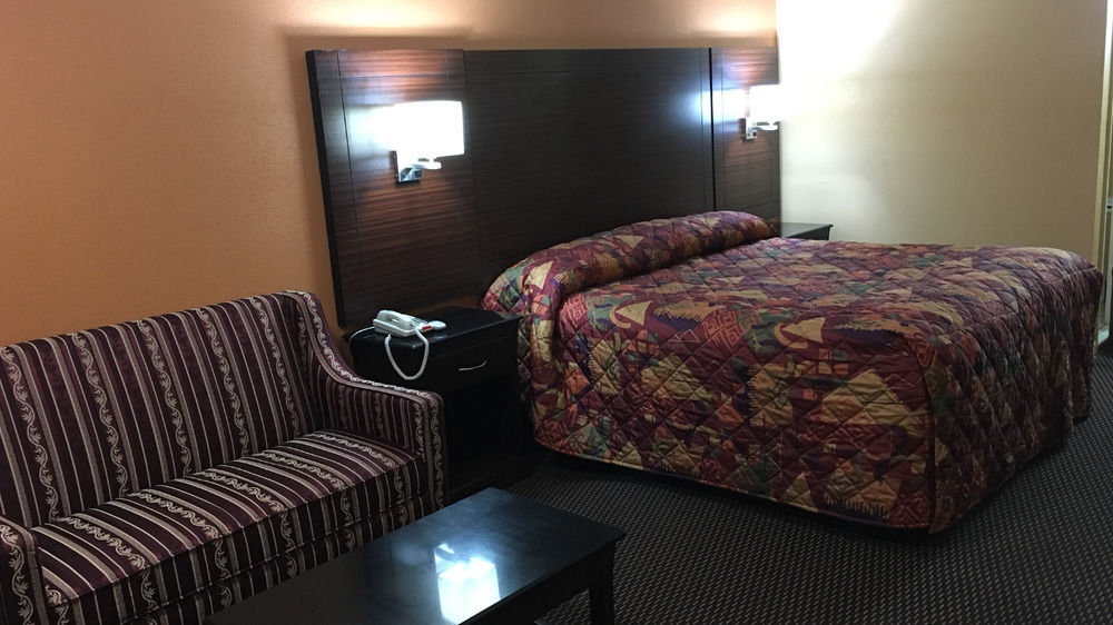 Redwood Inn - White Hall Екстериор снимка