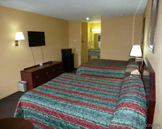 Redwood Inn - White Hall Екстериор снимка