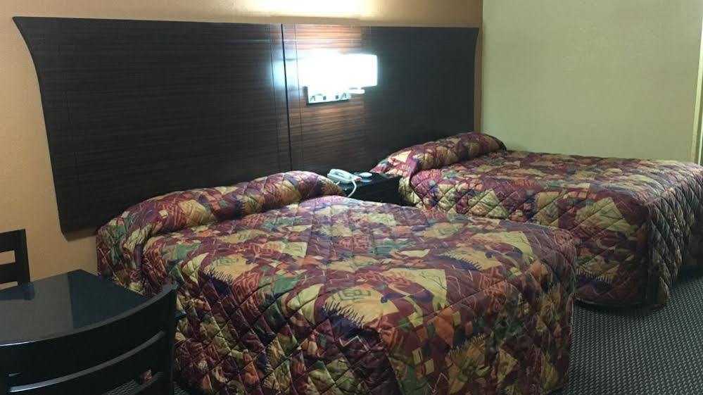 Redwood Inn - White Hall Екстериор снимка