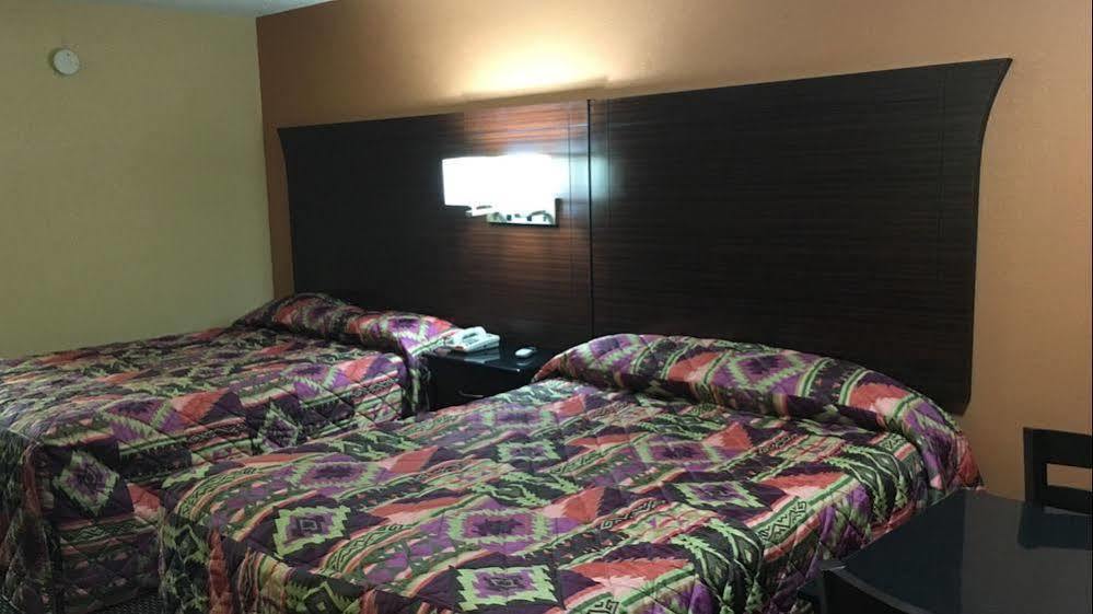 Redwood Inn - White Hall Екстериор снимка